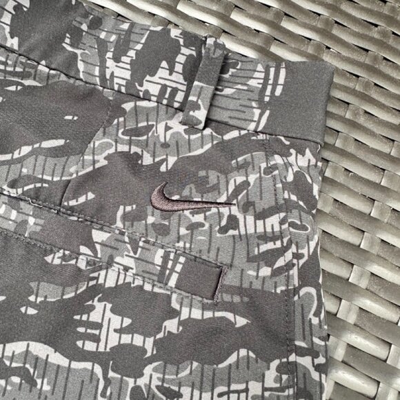 Men's NIKE Dri-Fit Stretch Flat Front Golf Short Black/Grey Patterned - 30 - Picture 3 of 4